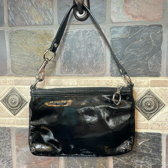 Preloved Coach Poppy Patent Leather wristlet/hand bag cheetah print inside - Picture 2 of 12
